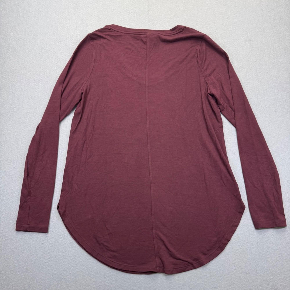 Athleta Womens Medium Burgundy Scoop Neck Long Sleeve Curved Hem T-Shirt Top - Picture 7 of 8